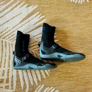 Like New: XCEL Women's/Youth Infiniti 3mm Wetsuit Surf Boots Size 8